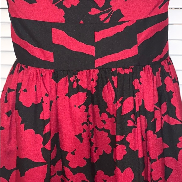 Tibi | Sweetheart Strapless Midi dress | Red & Black Floral Print - Picture 5 of 9